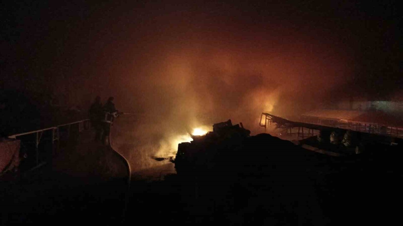 YOZGAT’IN SORGUN İLÇESİNDE SEMT PAZARINDA YANGIN ÇIKTI.