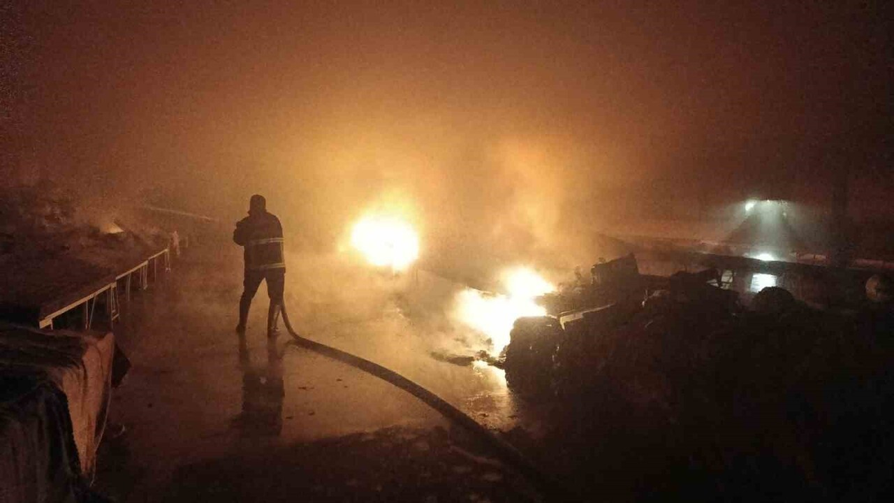 YOZGAT’IN SORGUN İLÇESİNDE SEMT PAZARINDA YANGIN ÇIKTI.