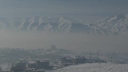 Yüksekova sis altında kaldı