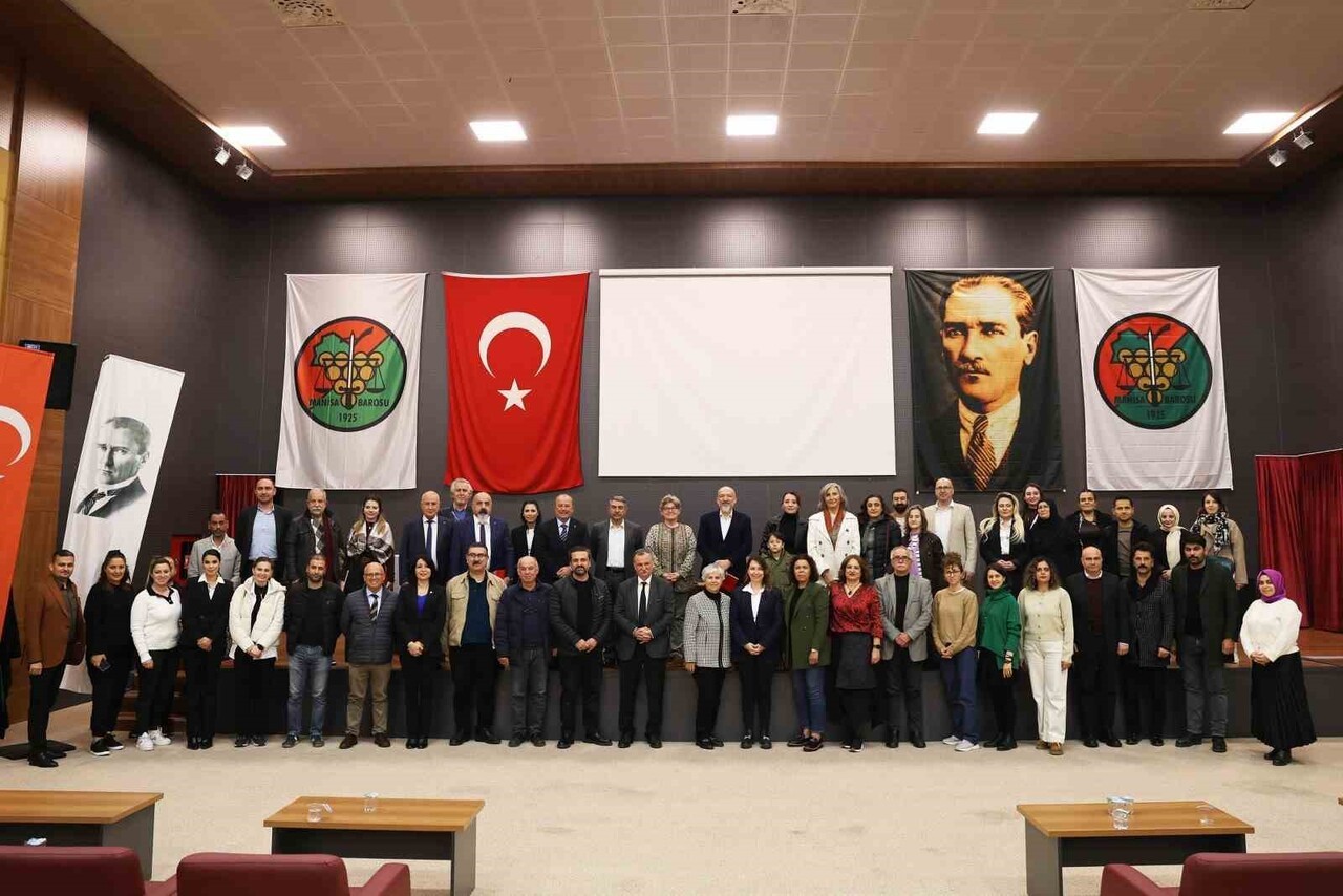 YUNUSEMRE BELEDİYESİ, 'YAPAY ZEKA' TEMALI SÖYLEŞİYLE AKADEMİSYENLERİ, SİVİL TOPLUM TEMSİLCİLERİNİ...