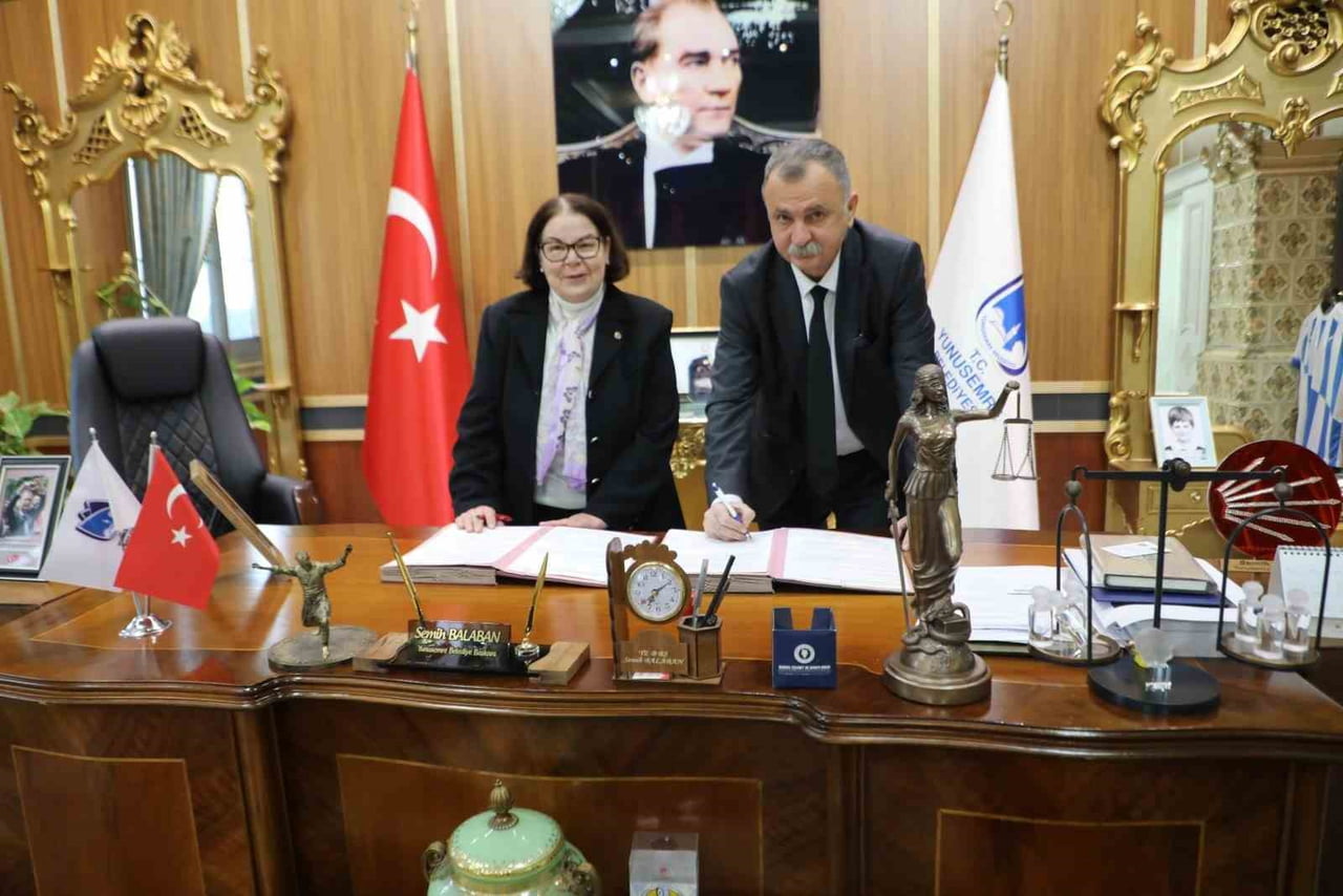 YUNUSEMRE BELEDİYESİ İLE BÜLENT KOŞMAZ SAĞLIK VE SOSYAL EĞİTİM VAKFI ARASINDA PROTOKOL İMZALANDI....