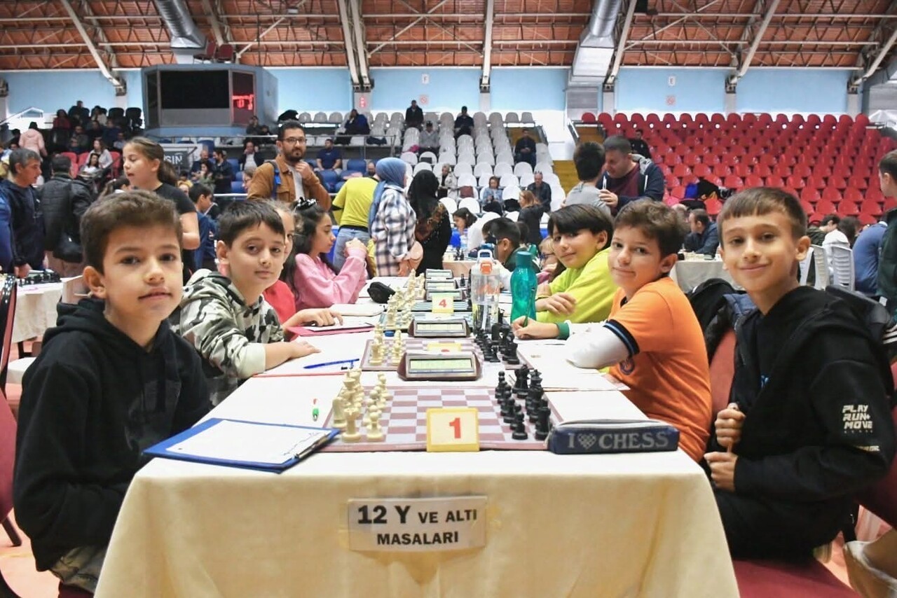 YUNUSEMRE BELEDİYESPOR'UN 2013-2019 YAŞ GRUPLARINA YÖNELİK DÜZENLEDİĞİ SATRANÇ KURSU KAYITLARI...