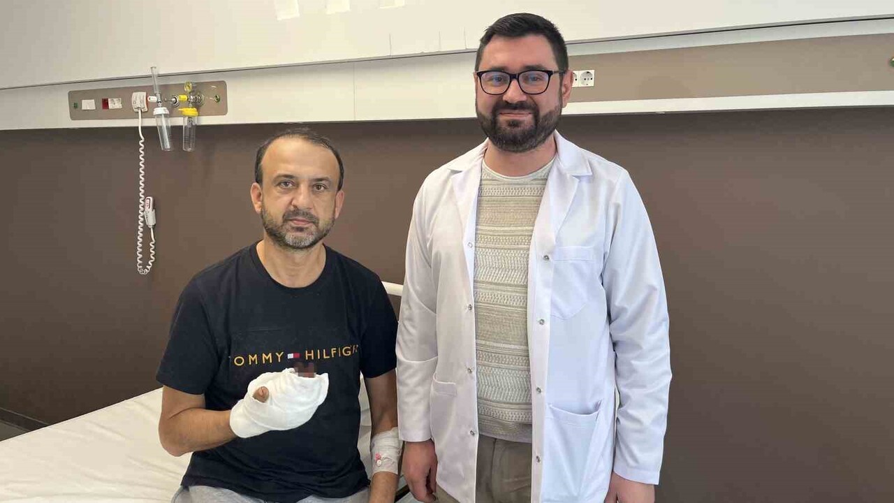 YURT DIŞINDA KUŞLARI İÇİN KÜMES YAPMAK İSTEYEN KİŞİ, PARMAĞI TIRNAK KISMINDAN SIKIŞARAK KOPTU....