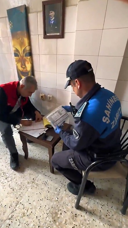 ZABITA EKİPLERİ GEREKLİ İŞLEMLERİ BAŞLATARAK İŞ YERİNİ MÜHÜRLEDİ.