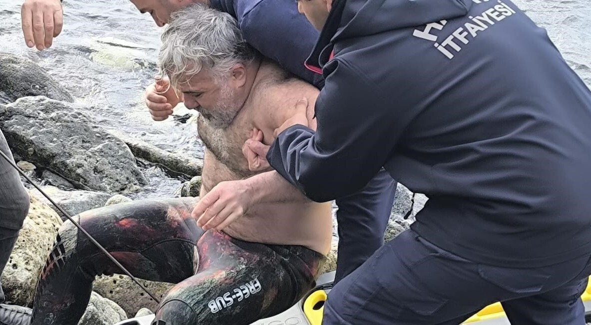 ZIPKIN BACAĞINA SAPLANDI, AYAĞINDA ZIPKINLA HASTANEYE GÖTÜRÜLDÜ