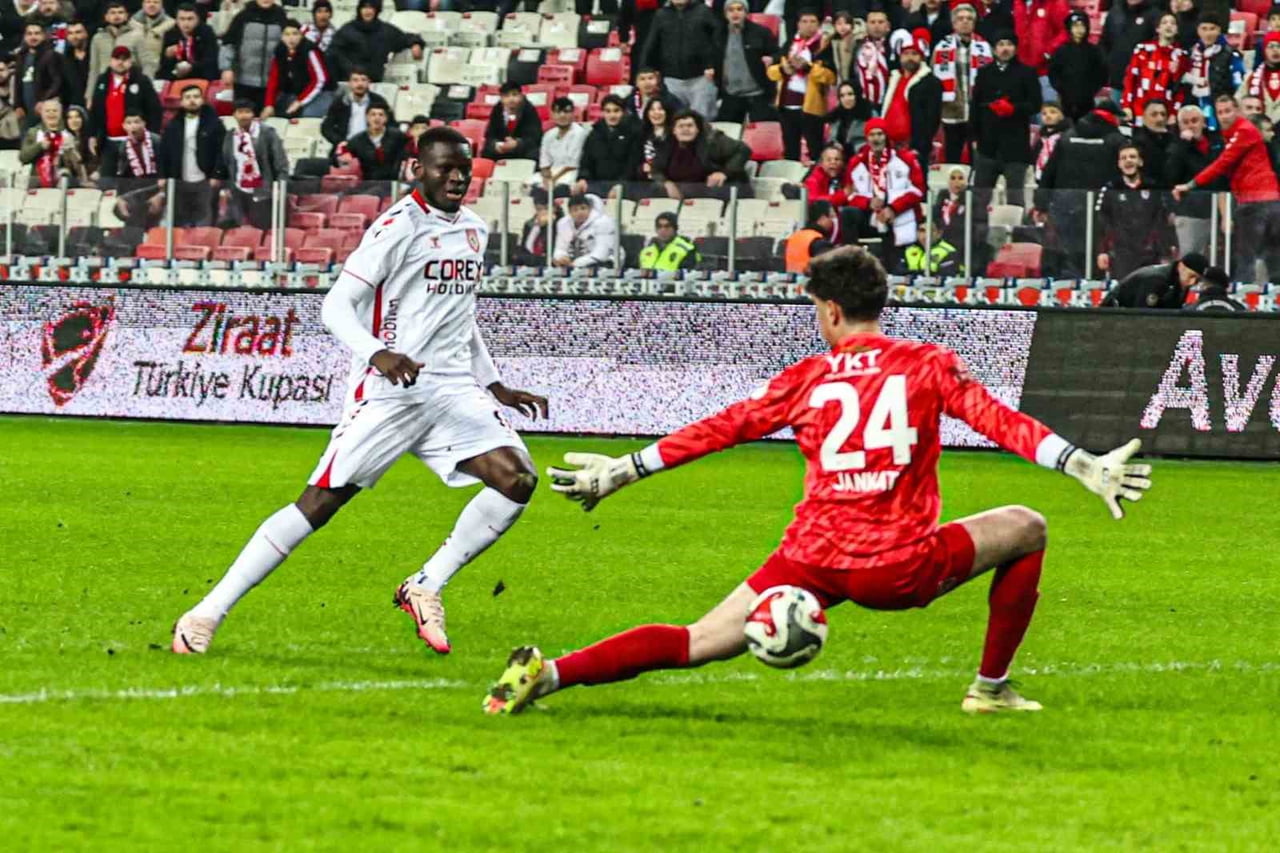 ZİRAAT TÜRKİYE KUPASI B GRUBU İLK HAFTA MAÇINDA SAMSUNSPOR, EYÜPSPOR’U 2-1 MAĞLUP ETTİ.