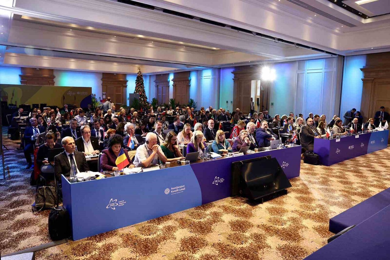 ZİRVEDE MURATPAŞA BELEDİYESİ'Nİ BELEDİYE BAŞKAN YARDIMCISI OYA KANSU TEMSİL ETTİ.