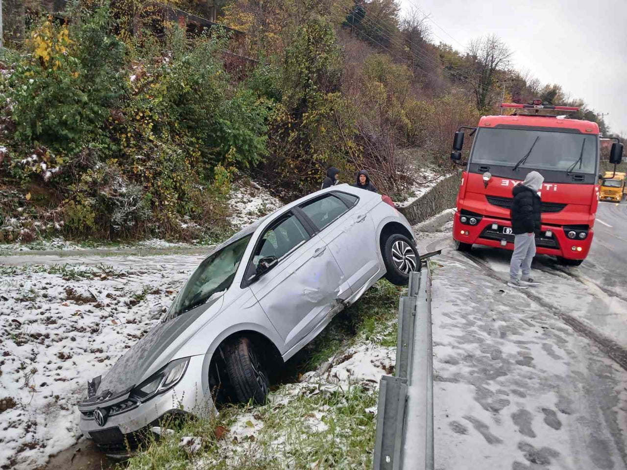 ZONGULDAK (İHA) - ZONGULDAK’IN ALAPLI İLÇESİ İLE AKÇAKOCA YOLU ÜZERİNDE BULUNAN GÜZELYALI KÖYÜ...