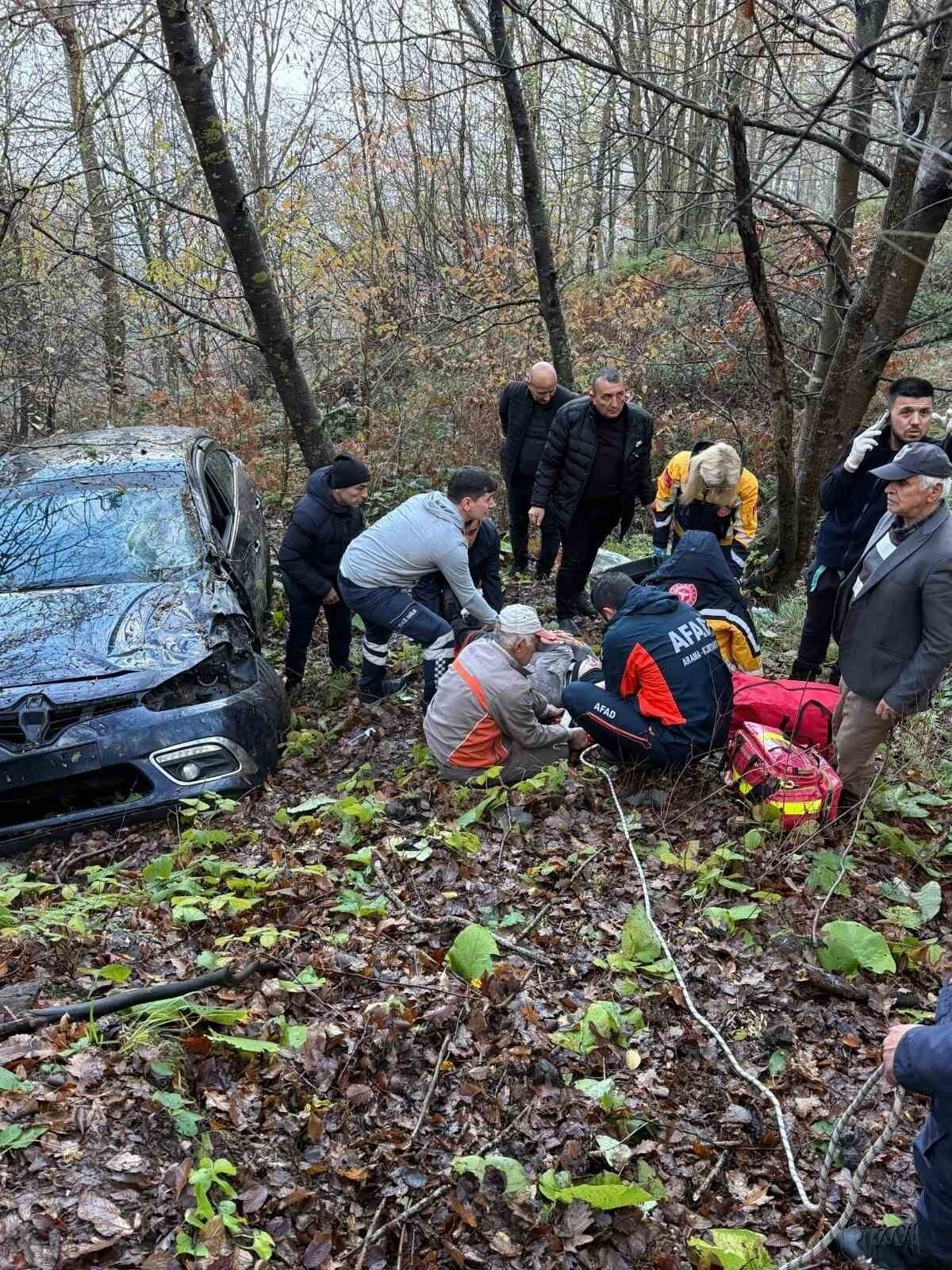 ZONGULDAK(İHA)-ZONGULDAK’TA OTOMOBİLİN ORMANLIK ALANA UÇMASI SONUCUNDA İKİ KİŞİ...