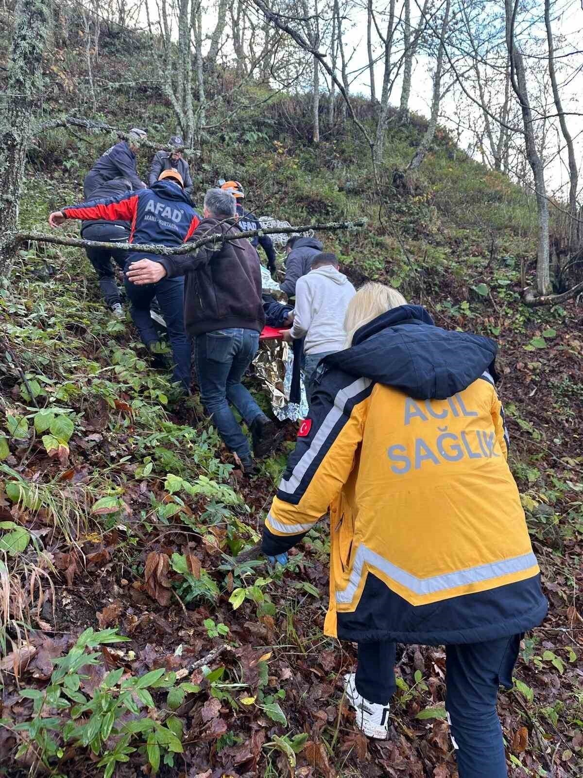 ZONGULDAK(İHA)-ZONGULDAK’TA OTOMOBİLİN ORMANLIK ALANA UÇMASI SONUCUNDA İKİ KİŞİ...