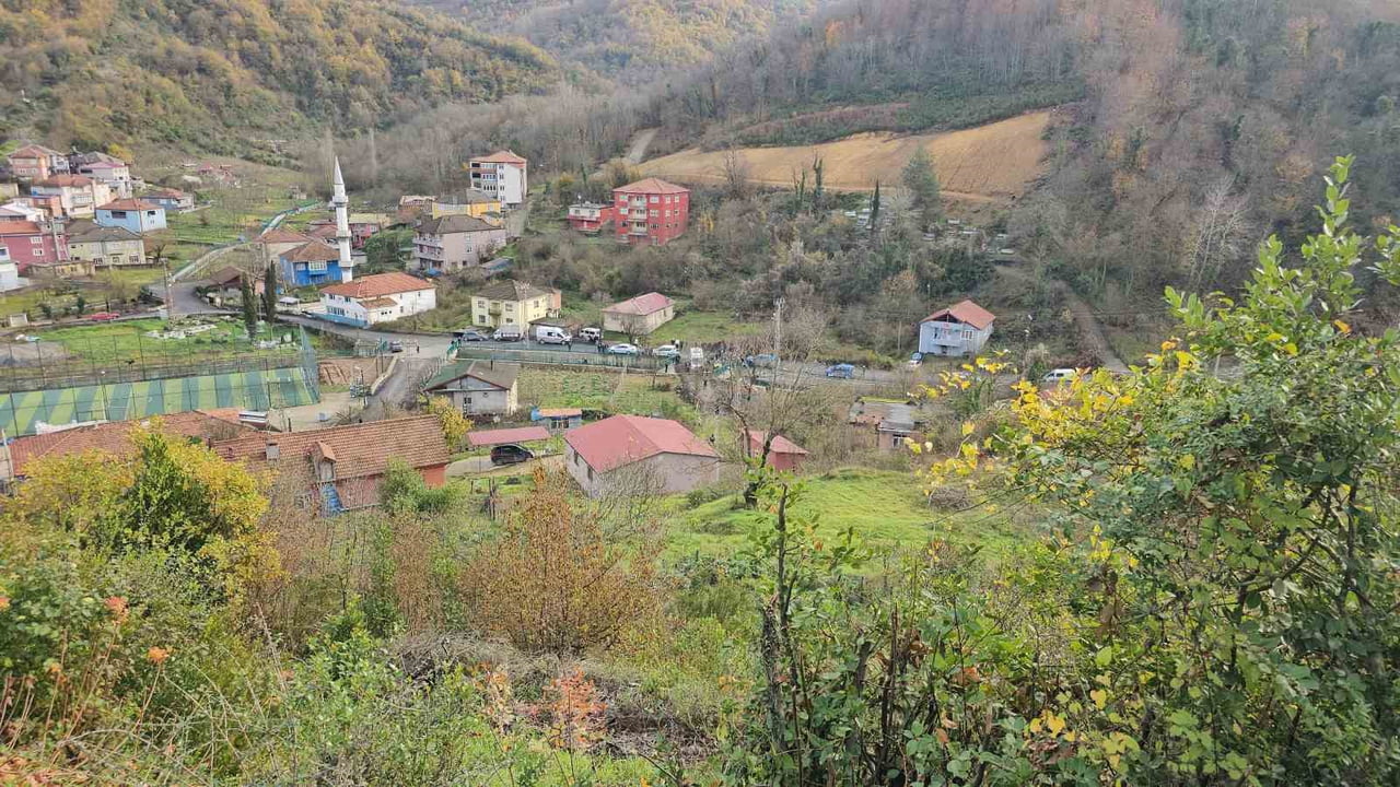 ZONGULDAK’TA 46 YAŞINDAKİ YUSUF Ü., BOŞANMA AŞAMASINDAKİ EŞİNE EVİNİN YOLUNDA KURŞUN YAĞDIRDI. EŞİ...