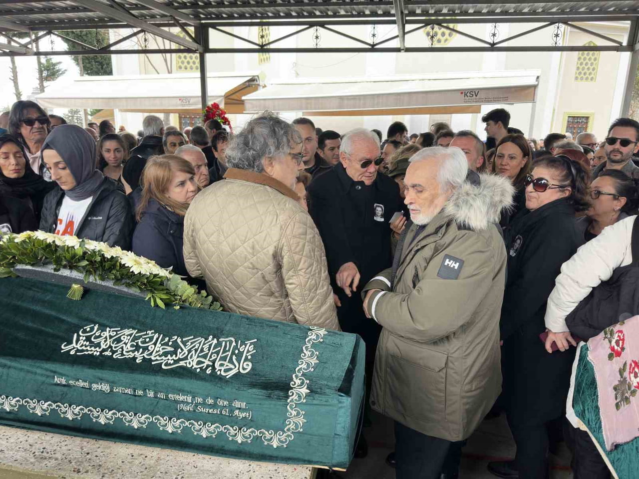 'HASRETİNLE YANDI GÖNLÜM' ESERİYLE HAFIZALARA KAZINAN TÜRK HALK MÜZİĞİNİN USTA İSMİ, USTA OYUNCU...