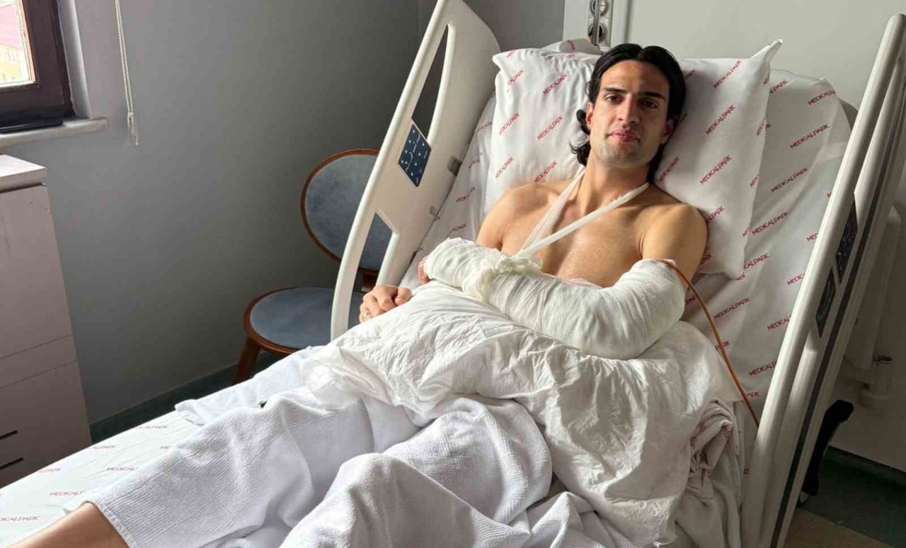 1461 TRABZON MAÇINDA SAKATLANARAK OYUNDAN ÇIKAN BARAN BAŞYİĞİT’İN KOLUNDA DEPLASE KIRIK TESPİT...