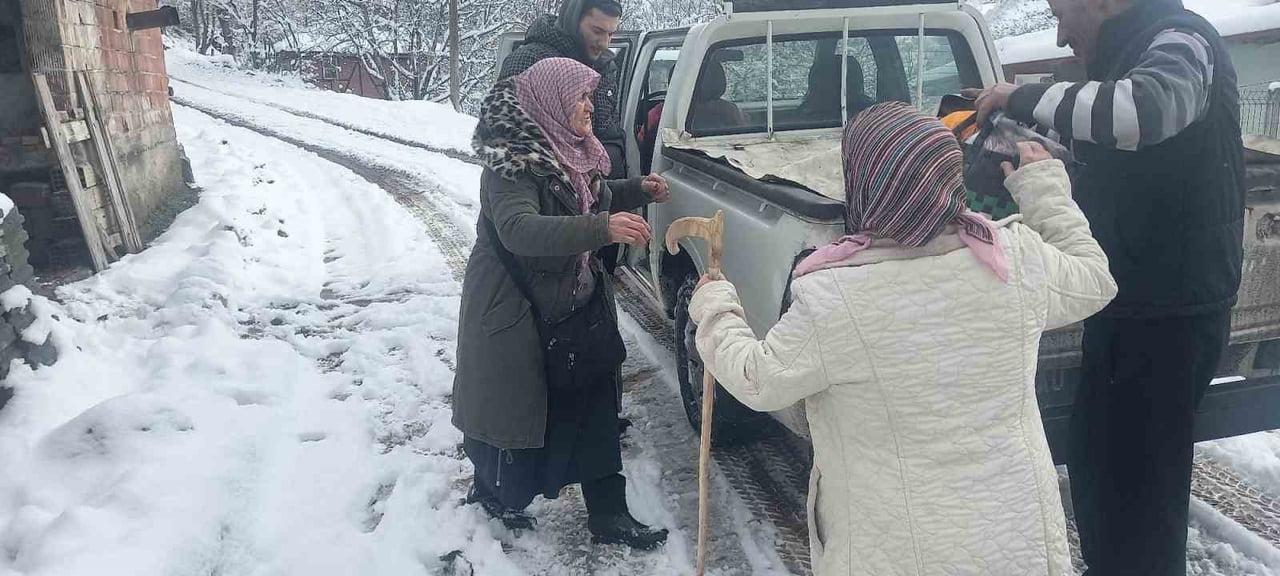 77 YAŞINDAKİ HASTA DEVREK DEVLET HASTANESİNE TESLİM EDİLDİ