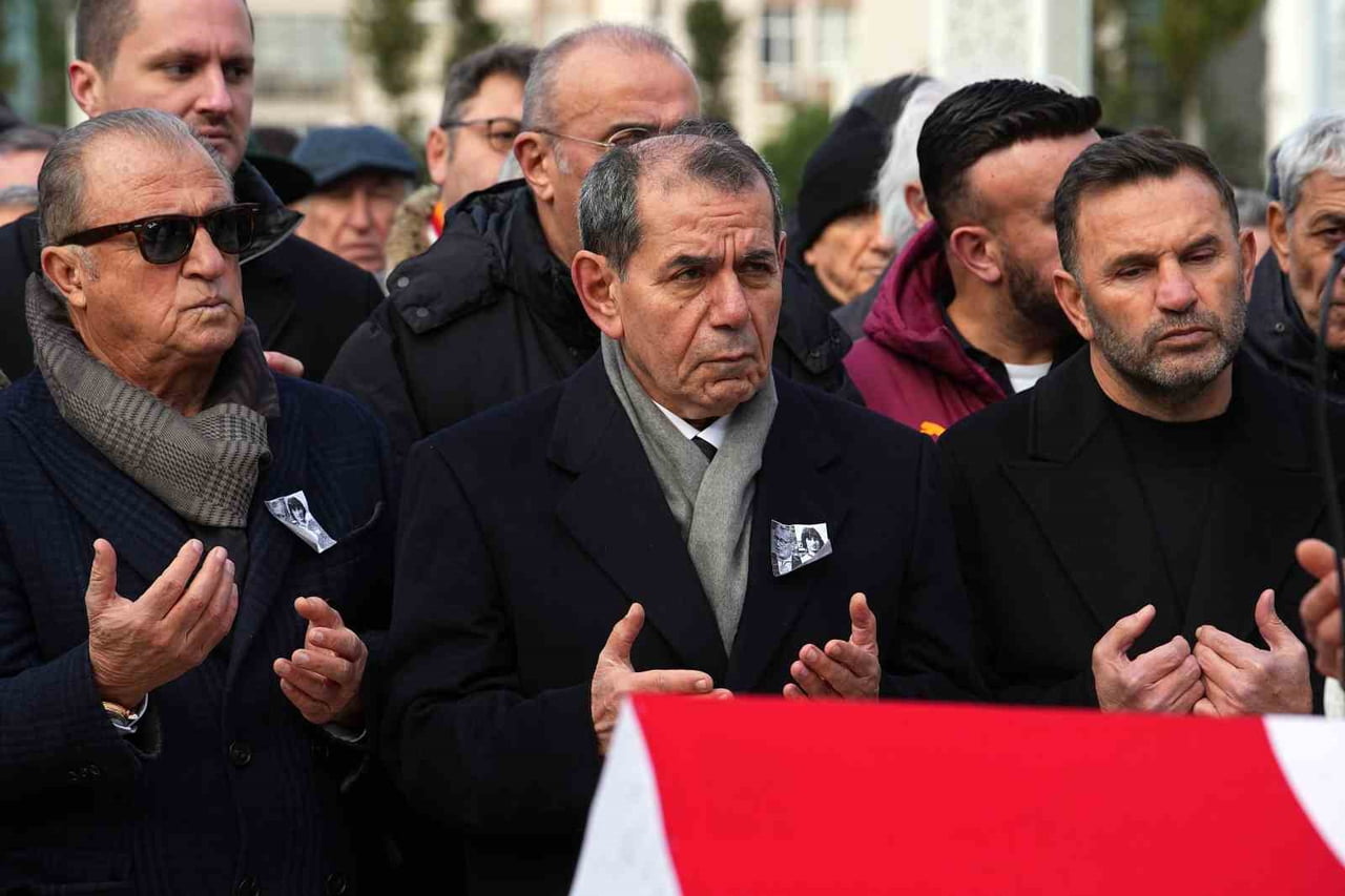 A MİLLİ FUTBOL TAKIMI'NIN VE GALATASARAY'IN ESKİ FUTBOLCUSU GÖKMEN ÖZDENAK SON YOLCULUĞUNA...