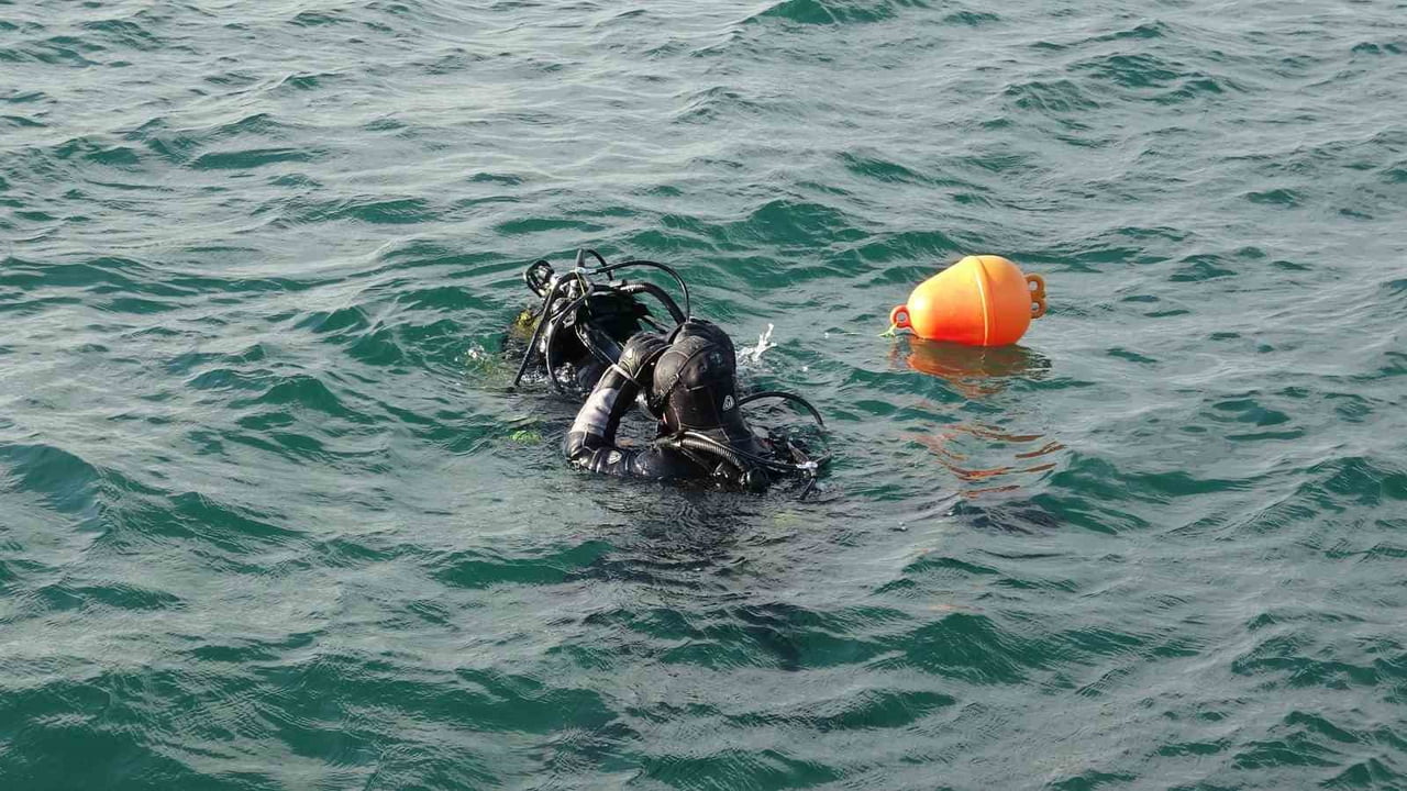 ADALAR AÇIKLARINDA DENİZE DÜŞTÜĞÜ DEĞERLENDİRİLEN BİR ŞAHSIN BULUNMASI İÇİN BAŞLATILAN ARAMA...