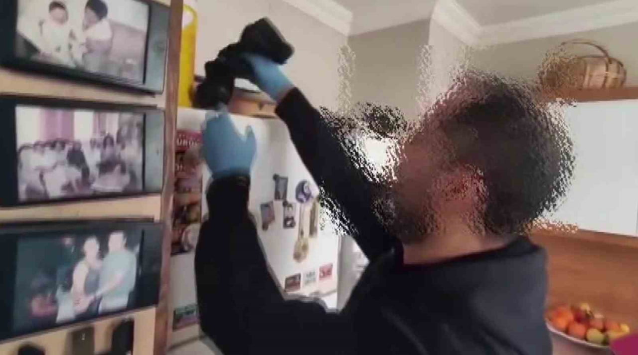 ADANA'DA BİR EVDE 4 KİLO 983 GRAM BONZAİ YAPILACAK HAMMADDE ELE GEÇİRİLDİ. YAKALANAN ŞÜPHELİ...