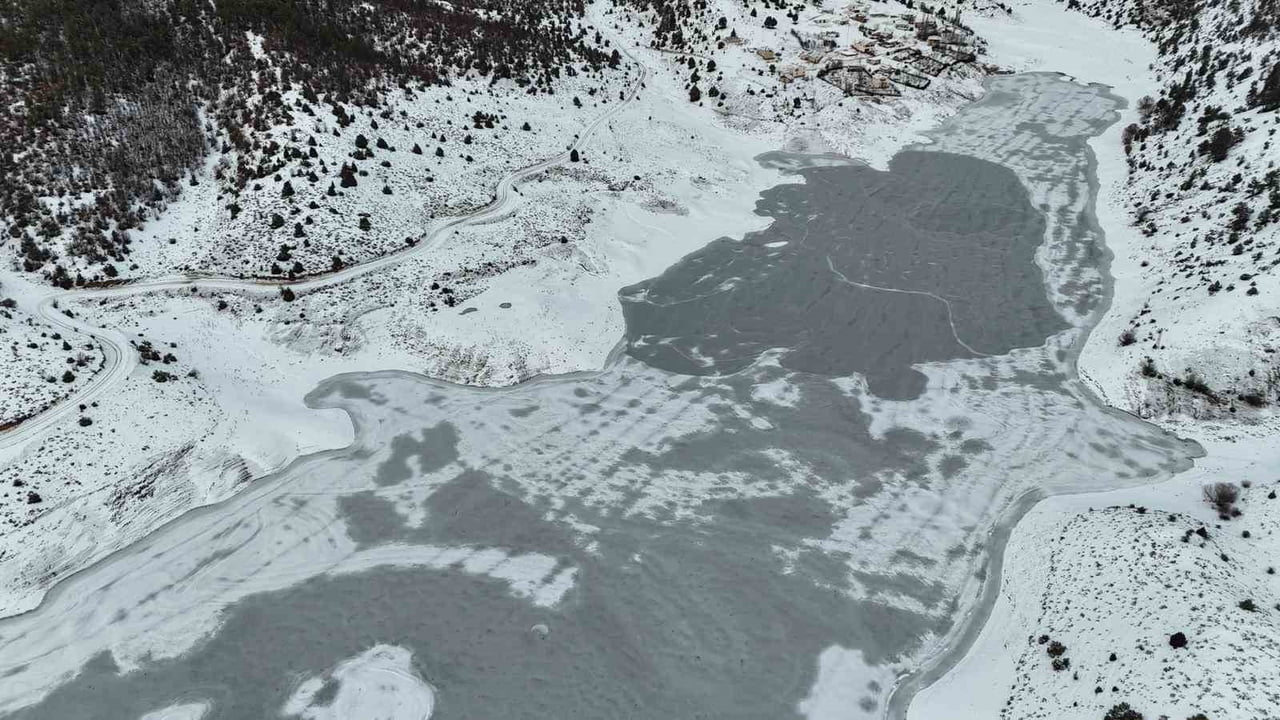 ADANA'NIN TUFANBEYLİ İLÇESİNDE HAVA SICAKLIĞI GECE SIFIRIN ALTINDA 25 DERECEYE KADAR DÜŞÜNCE...