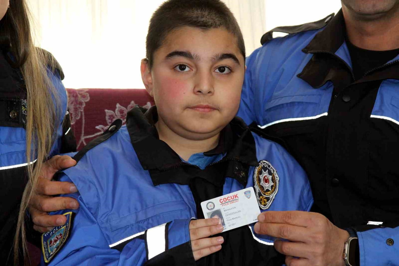 ADANA’DA BEDENSEL YETERSİZLİĞİ NEDENİYLE OKULA GİDEMEYEN 6. SINIF ÖĞRENCİSİ MAHMUT EFE...