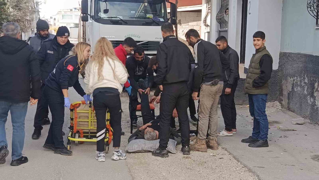 ADANA’DA BİR KİŞİ TARTIŞTIĞI DAYISINI SOKAK ORTASINDA TABANCA İLE BACAĞINDAN VURARAK...