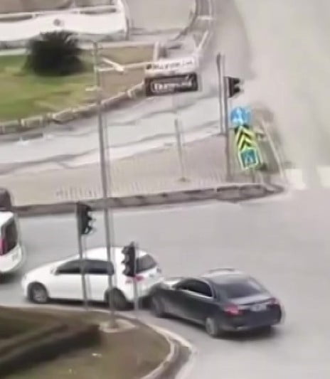 ADANA’DA BOŞANMA AŞAMASINDAKİ BİR ÇİFT ARASINDA YAŞANAN ŞİDDET VE KOVALAMACA KAMERALARA YANSIDI....