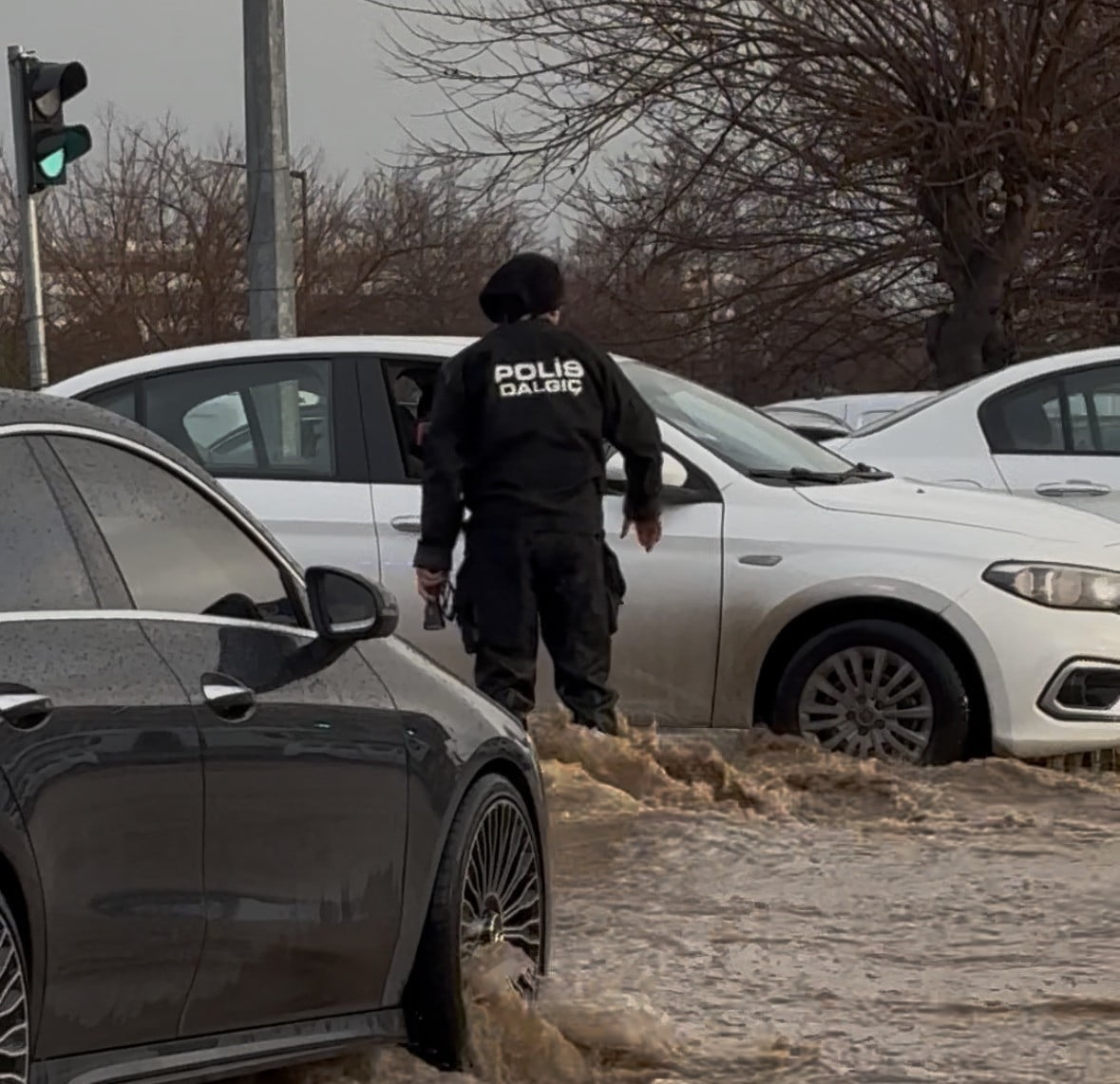 ADANA’DA ETKİLİ OLAN SAĞANAK YAĞIŞ NEDENİYLE CADDE VE SOKAKLAR GÖLE DÖNDÜ. YÜREĞİR’DE BİR...