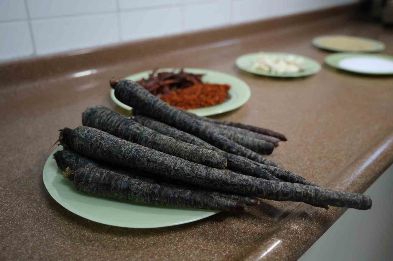 ADANA’DA HAVALARIN SOĞUMASIYLA BİRLİKTE ŞALGAM SUYU SATIŞLARINDA ARTIŞ YAŞANDI.