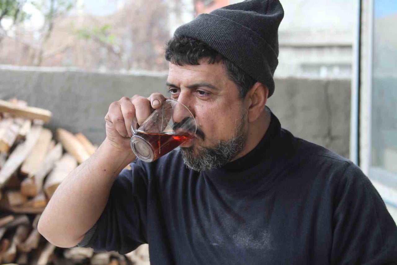 ADANA’DA TAŞ OCAĞI YAKMAK İÇİN ÜZERİNE BENZİN DÖKEN FIRIN USTASI YANMAKTAN SON ANDA KURTULDU, O...