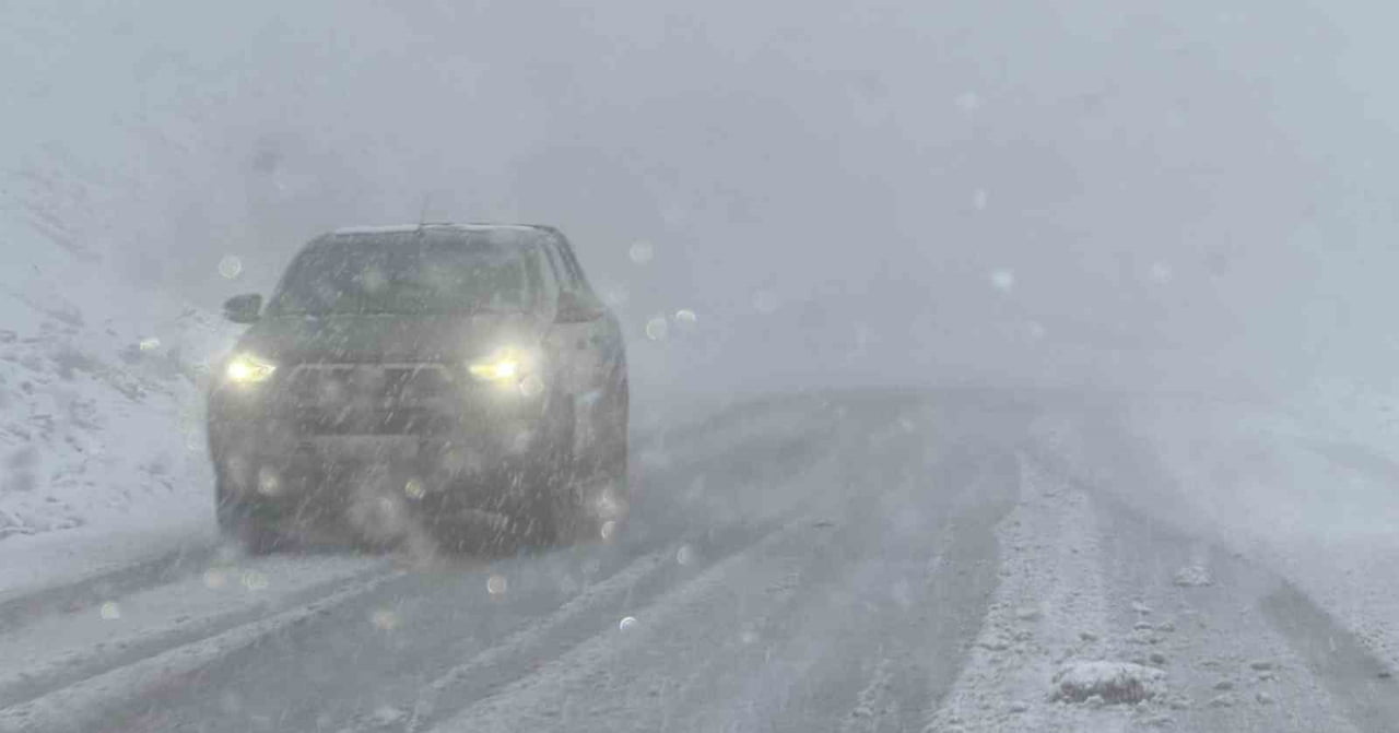 ADIYAMAN’DA ANİDEN BASTIRAN SİS, SÜRÜCÜLERE ZOR ANLAR YAŞATTI.