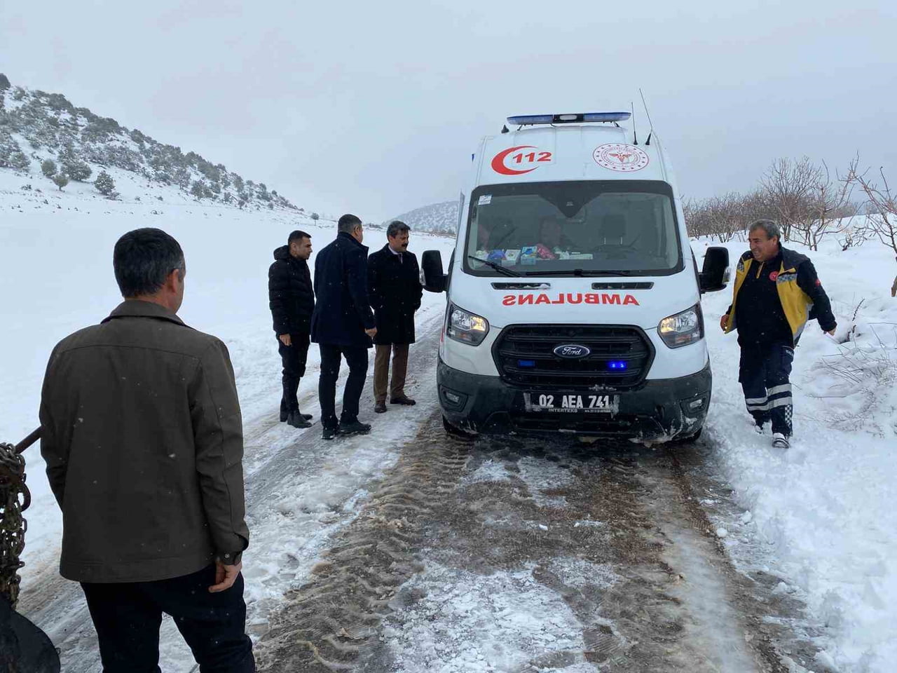 ADIYAMAN’IN BESNİ İLÇESİNDE ETKİSİNİ SÜRDÜREN KAR YAĞIŞI NEDENİYLE KARLA MÜCADELE ÇALIŞMALARI...