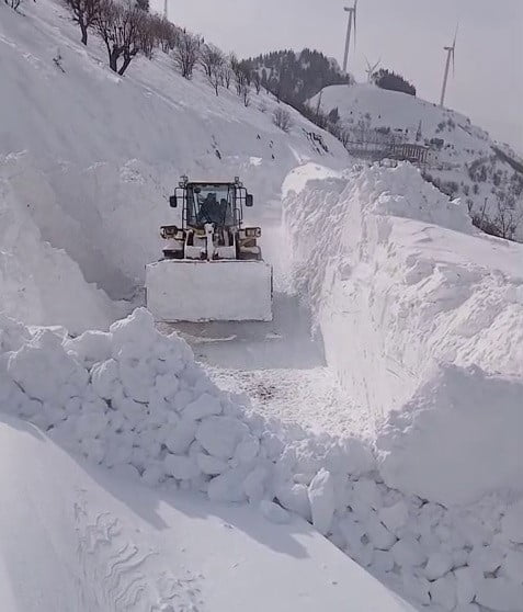 ADIYAMAN’IN SİNCİK İLÇESİNDE ETKİLİ OLAN YOĞUN KAR YAĞIŞI NEDENİYLE BAZI KÖYLERE ULAŞIM...