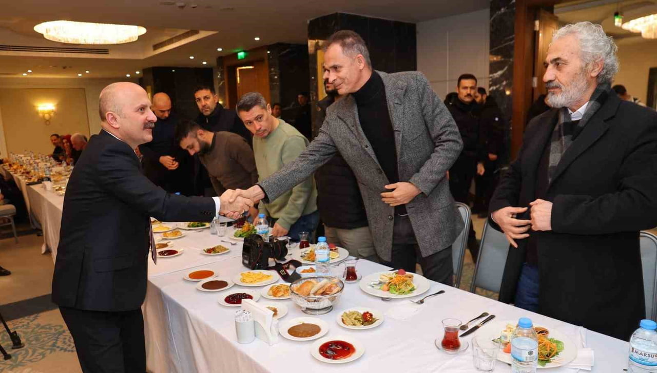 ADIYAMAN VALİSİ OSMAN VAROL, ÇALIŞAN GAZETECİLER GÜNÜ DOLAYISIYLA ADIYAMAN MERKEZ VE İLÇELERİNDE...