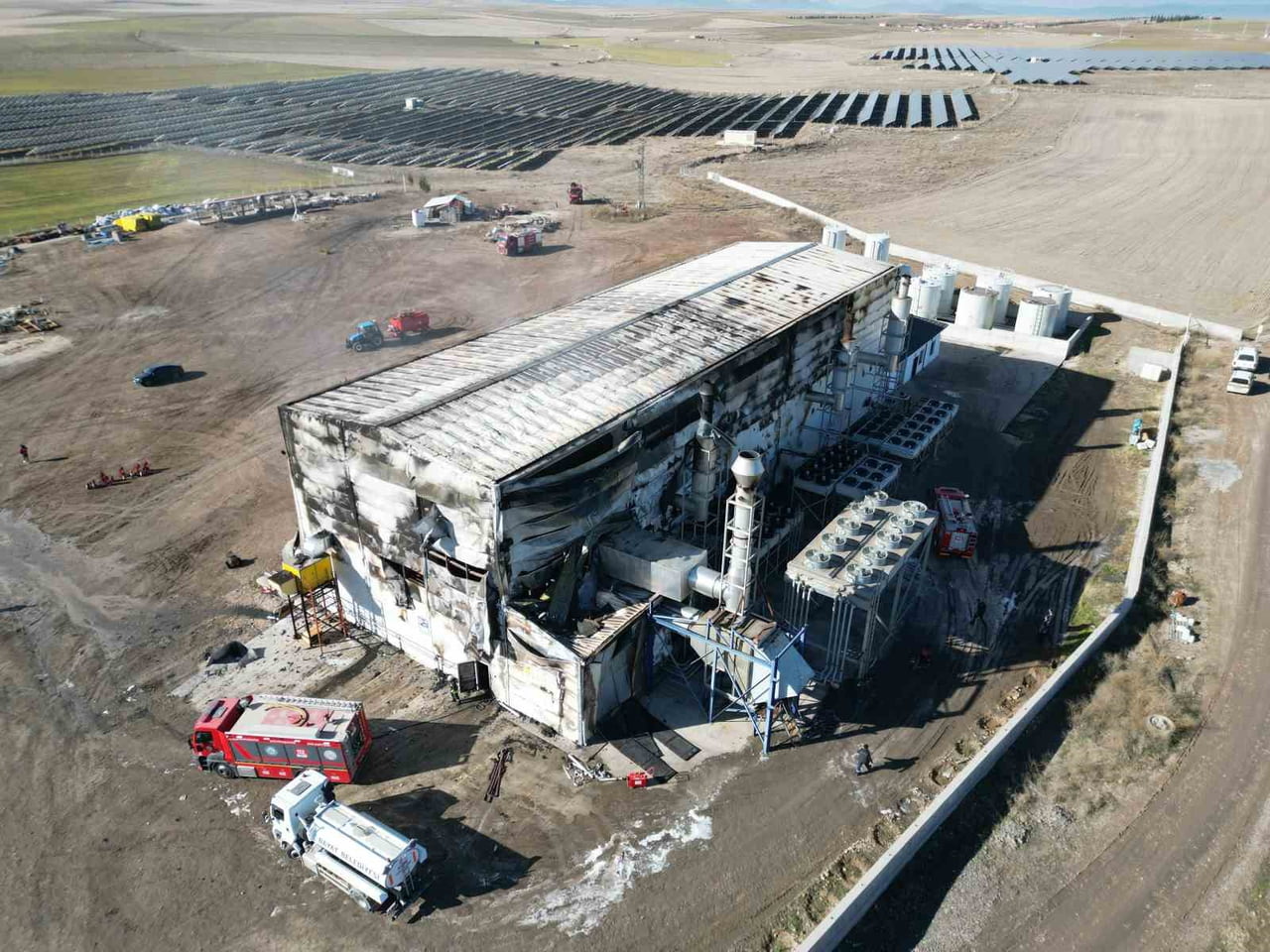 AFYONKARAHİSAR'DA ELEKTRİK ÜRETİM TESİSİNDE ÇIKAN YANGIN İTFAİYE EKİPLERİNİN UZUN UĞRAŞLARI...