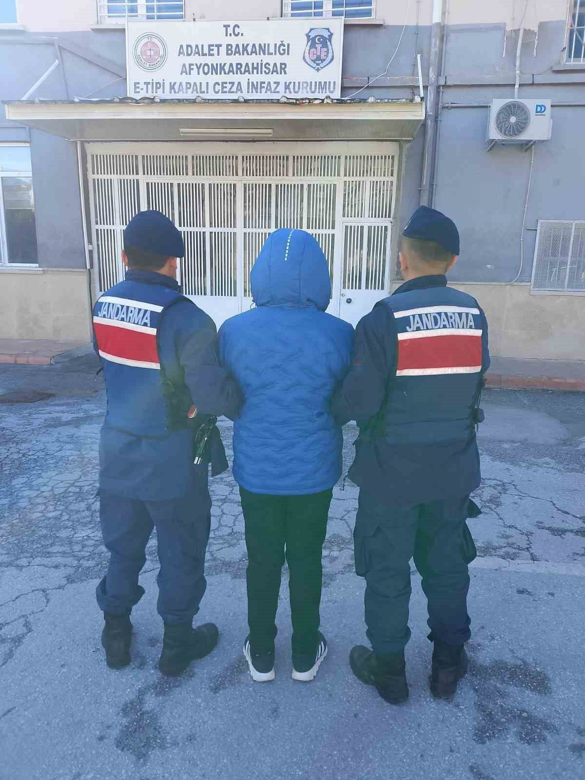 AFYONKARAHİSAR'DA JANDARMA TARAFINDAN GERÇEKLEŞTİRİLEN OPERASYONDA 3 BİN 692 UYUŞTURUCU HAP VE...