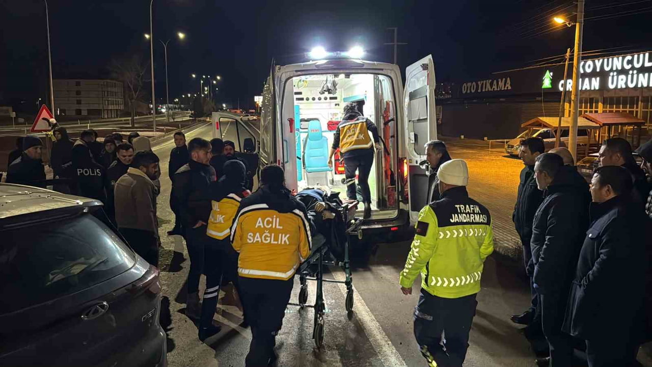 AFYONKARAHİSAR'DA TIR İLE OTOMOBİLİN ÇARPIŞMASI SONUCU MEYDANA GELEN TRAFİK KAZASINDA 7 KİŞİ...