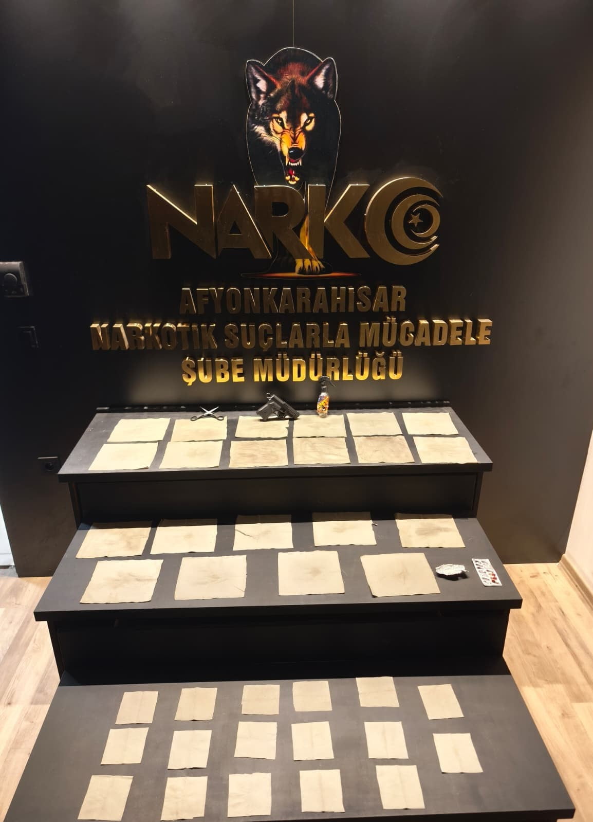 AFYONKARAHİSAR’DA 38 ADET PEÇETEYE EMZİRİLMİŞ UYUŞTURUCU İLE YAKALANAN 1 KİŞİ...