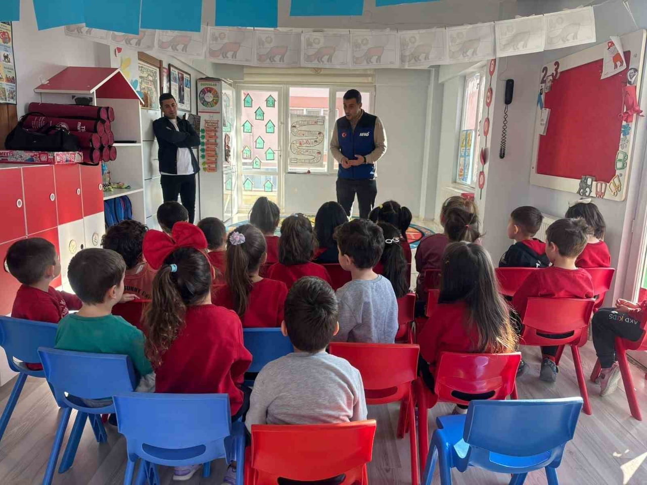 AFYONKARAHİSAR İL AFET VE ACİL DURUM MÜDÜRLÜĞÜ (AFAD) TARAFINDAN KENTTEKİ İKİ OKULDA EĞİTİM...