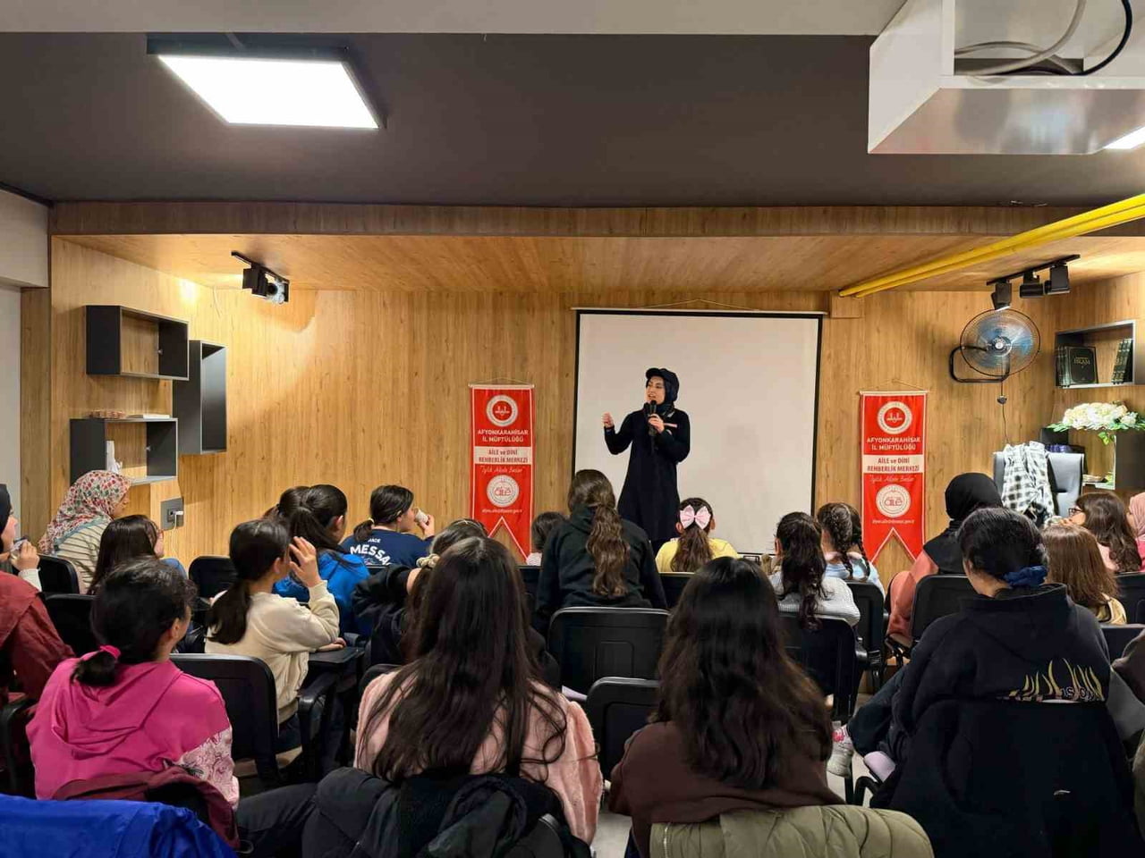 AFYONKARAHİSAR İL MÜFTÜLÜĞÜ KOORDİNESİNDE, GENÇLİK KOORDİNATÖRLÜĞÜ TARAFINDAN DÜZENLENEN "GENÇLİĞE...