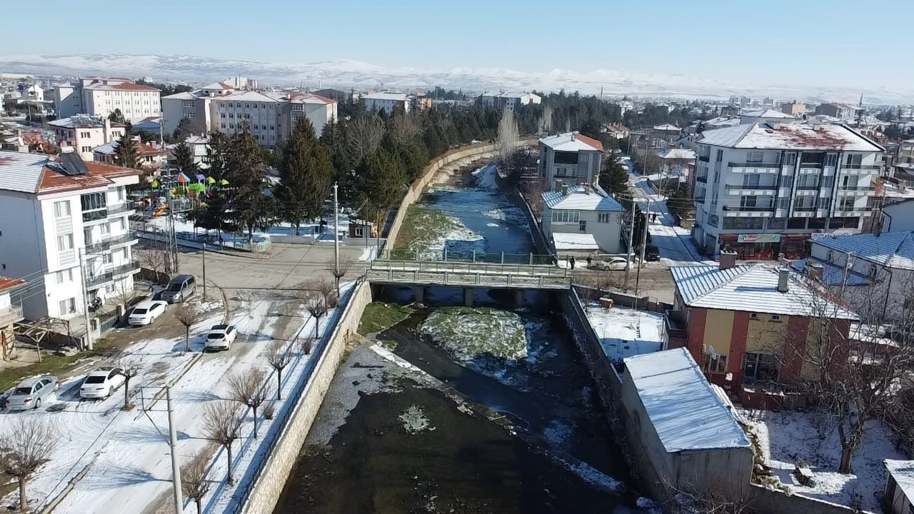 AFYONKARAHİSAR’IN ŞUHUT İLÇESİNDE ETKİLİ OLAN DONDURUCU SOĞUKLAR HAYATI OLUMSUZ ETKİLEDİ. HAVA...