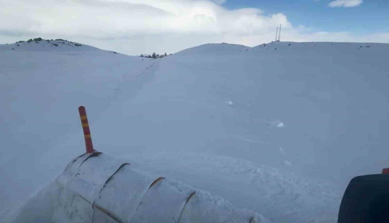 AĞRI'NIN PATNOS İLÇESİNDE İKİ GÜN ARALIKLARLA ETKİLİ OLAN KAR YAĞIŞI, ÖZELLİKLE KIRSAL VE YÜKSEK...