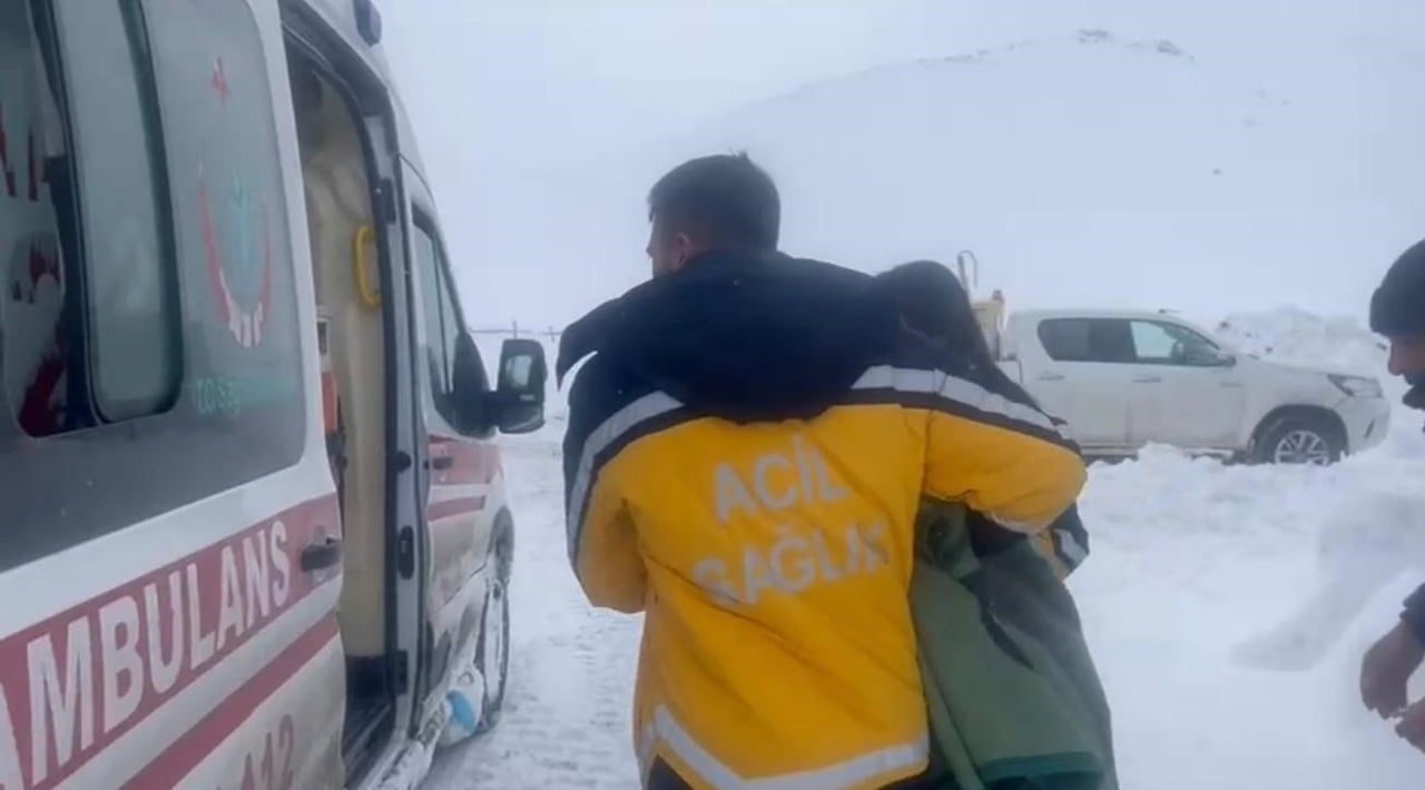 AĞRI’NIN PATNOS İLÇESİNE BAĞLI TANYELİ KÖYÜ YAYLALAR MEZRASI’NDA YAŞAYAN 80 YAŞINDAKİ DİYALİZ...