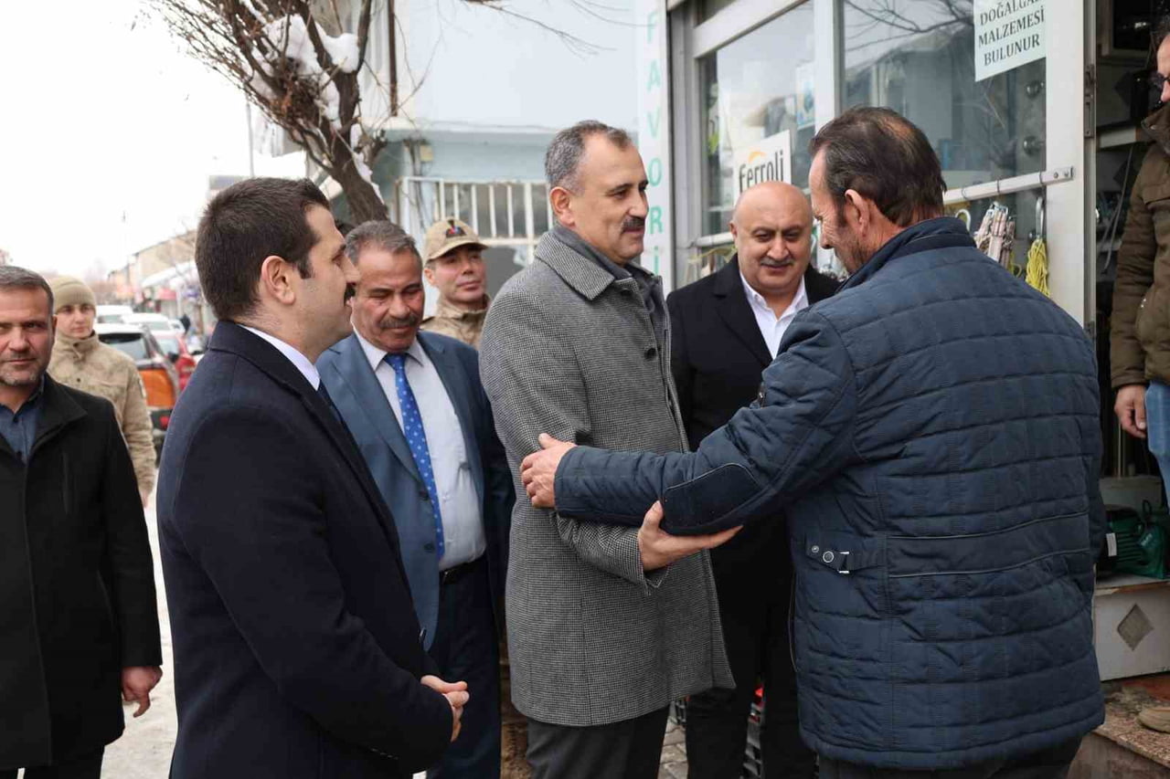 AĞRI VALİSİ ÖNDER BOZKURT, İLÇE ZİYARETLERİ PROGRAMI KAPSAMINDA TUTAK VE HAMUR İLÇELERİNDE BİR...