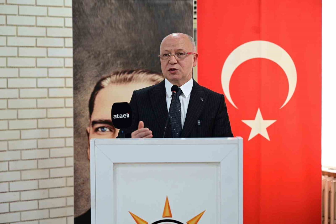 AK PARTİ BURSA İL BAŞKANI DAVUT GÜRKAN, SAHA ÇALIŞMALARI KAPSAMINDA MUSTAFAKEMALPAŞA İLÇESİNDE BİR...