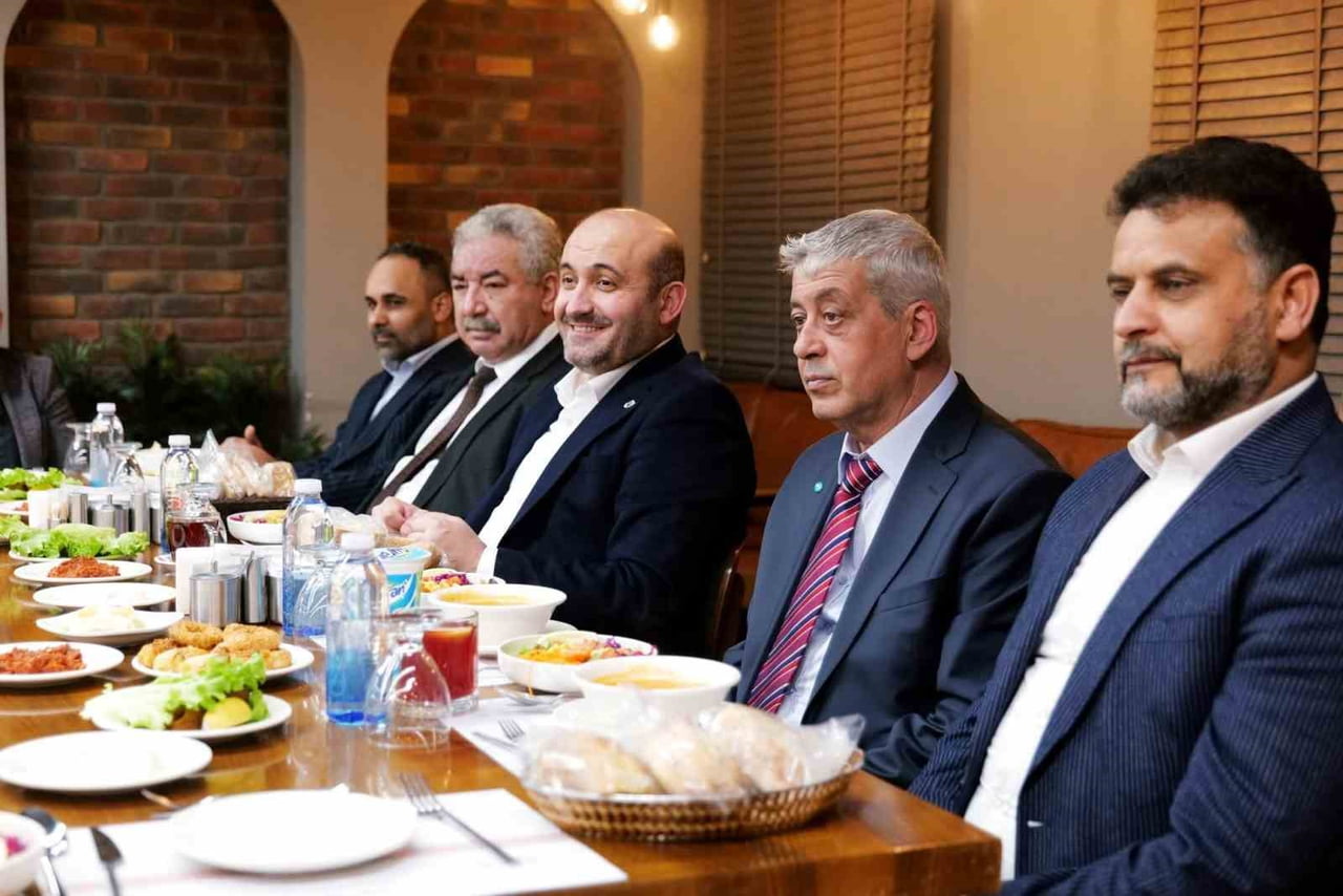 AK PARTİ ESKİŞEHİR İL BAŞKANI GÜRHAN ALBAYRAK, ESKİŞEHİR DEMİRSPOR CAMİASIYLA MORAL YEMEĞİNDE...