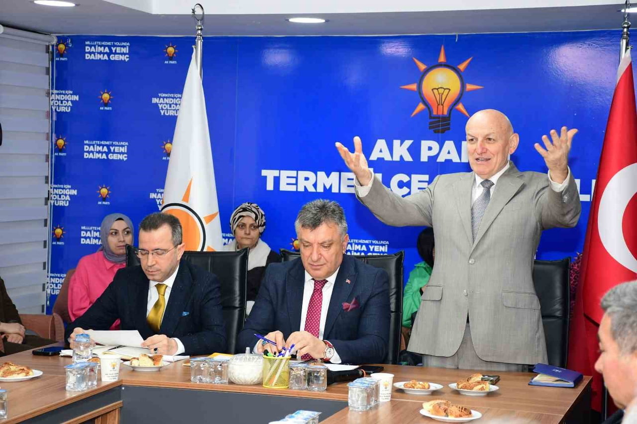 AK PARTİ İLÇE DANIŞMA MECLİSİ TOPLANTISINDA TEŞKİLAT MENSUPLARIYLA BİR ARAYA GELEN TERME BELEDİYE...