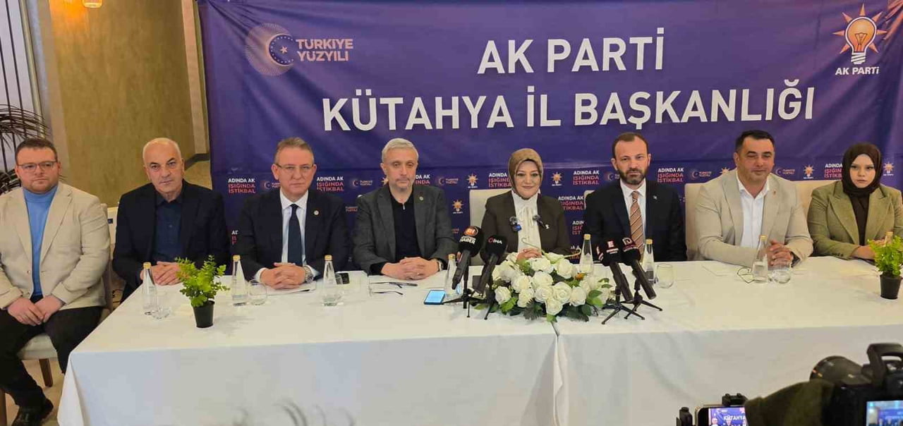 AK PARTİ KÜTAHYA TEŞKİLATI'NIN 1 YILLIK ÇALIŞMALARI DEĞERLENDİRİLDİ