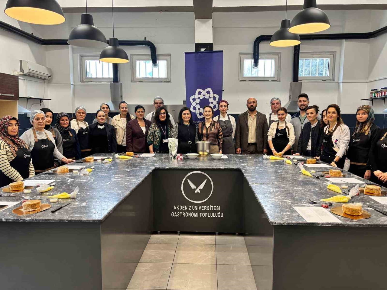 AKDENİZ ÜNİVERSİTESİ’NDE FENİLKETONÜRİ HASTALIĞINA (PKU) SAHİP ÇOCUKLAR VE AİLELERİNE DÜŞÜK...