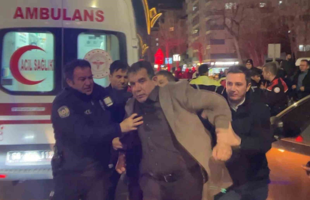 AKSARAY’DA ARAZİ CİNAYETİ DAVASINDA VERİLEN HAPİS CEZASININ ARDINDAN AKSARAY ADLİYESİ ÖNÜNDE...