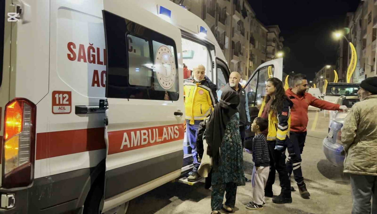 AKSARAY’DA OTOMOBİLİN ÇARPMASI SONUCU YOLA SAVRULARAK YARALANAN 5 YAŞINDAKİ ÇOCUK HASTANEYE...