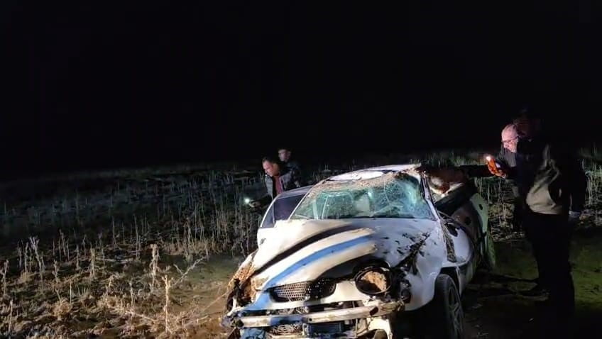 AKSARAY’DA SÜRÜCÜSÜNÜN DİREKSİYON HAKİMİYETİNİ KAYBETTİĞİ OTOMOBİL KONTROLDEN ÇIKARAK ŞARAMPOLE...